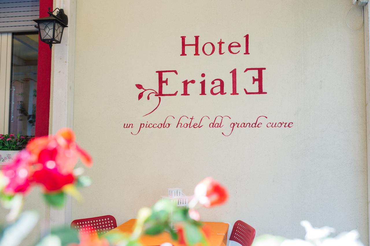 Hotel Eriale Римини Экстерьер фото